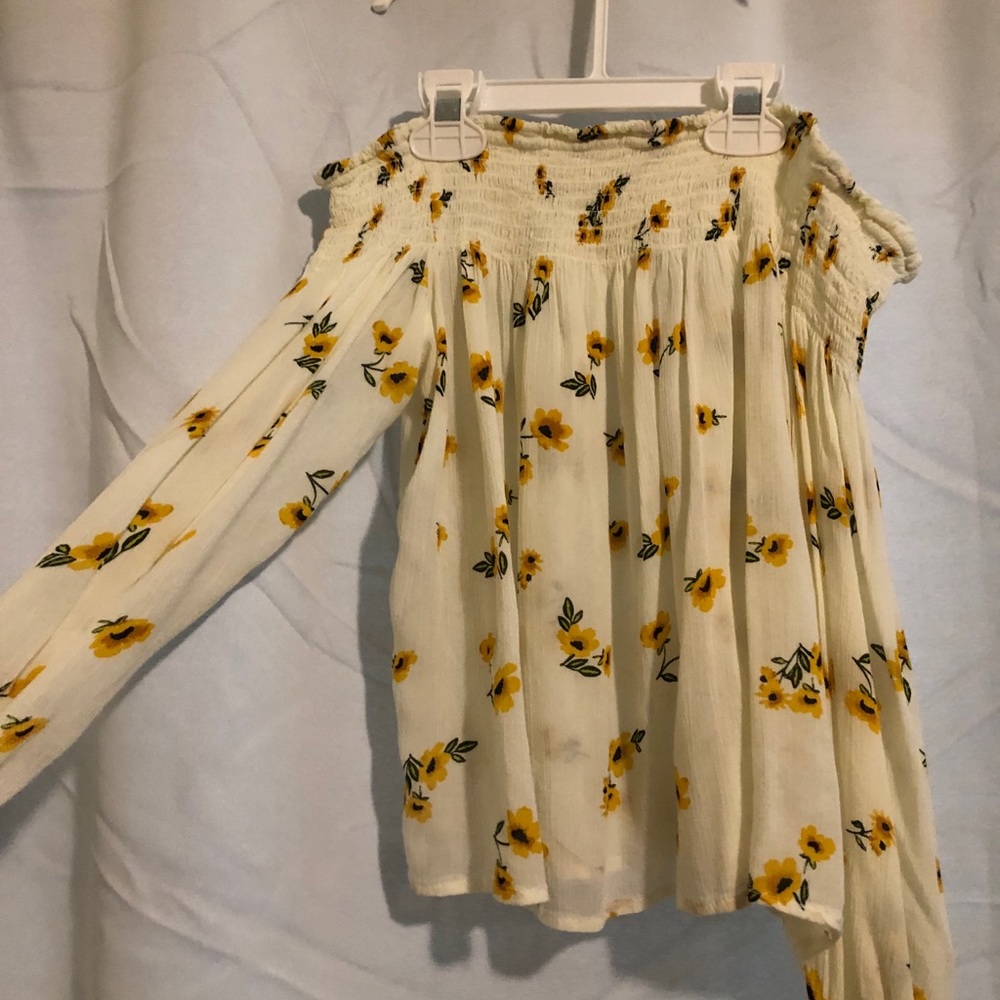 Off the shoulder yellow flower flow top - Picture 1 of 3